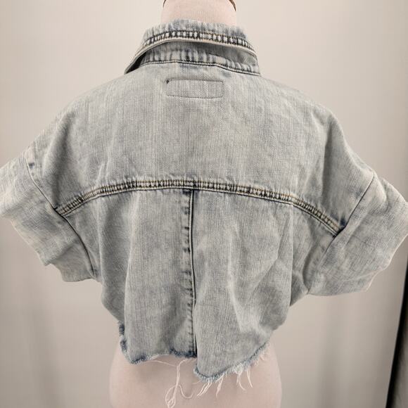 Blank NYC Bleach Washed Button Up Crop Shirt Size Small - Picture 6 of 7